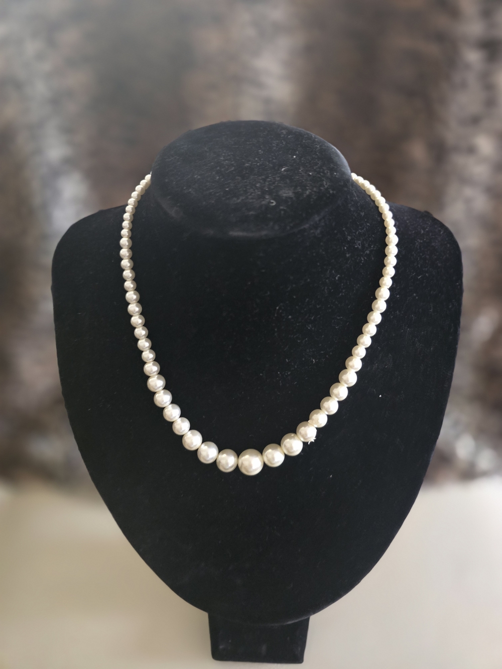 Classic Faux Pearl Bead Necklace in Cream